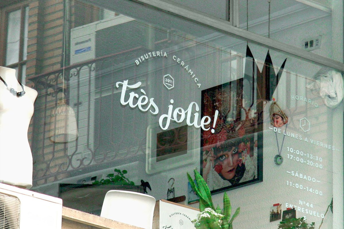 Tr&egrave;s Jolie時(shí)尚珠寶品牌形象設(shè)計(jì)