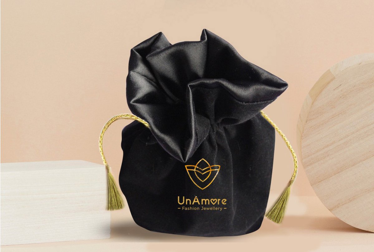 時尚珠寶首飾UNAMORE品牌設計和強化品牌&ldquo;時尚&rdquo;定位，時尚珠寶品牌設計，時尚品牌形象設計，品牌形象整合，珠寶品牌營銷，品牌戰(zhàn)略定位，品牌設計公司，品牌策劃公司，深圳品牌策劃，深圳品牌設計，左右格局